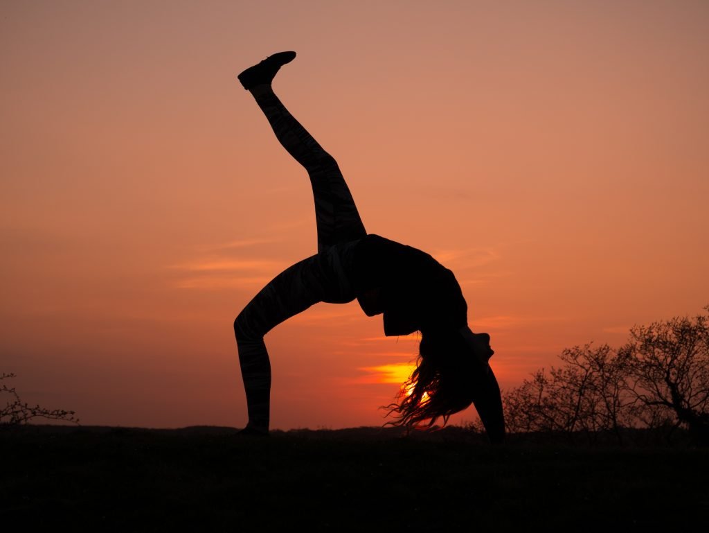 carl newton T1z v2D 9c4 unsplash 1 1024x769 - Découvrez comment pratiquer le yoga en tant que débutant.